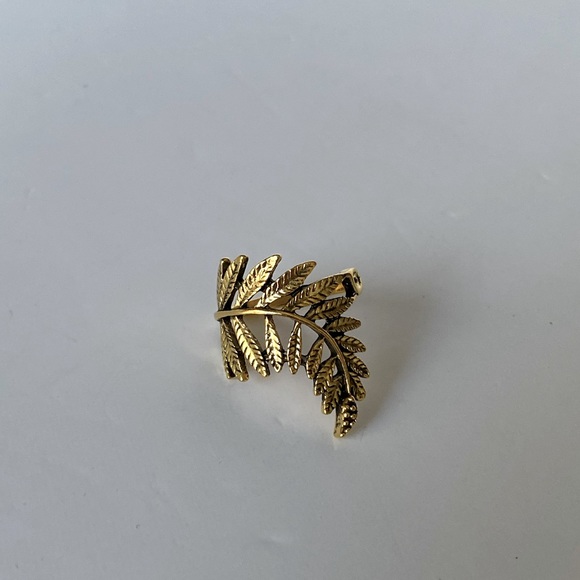 💜 SALE 2/$15 💜  🆕 PALM LEAF Gold Ring!!! - Picture 3 of 6